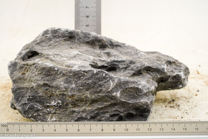 Dark Seiryu Rock L086 - Hardscape.nl