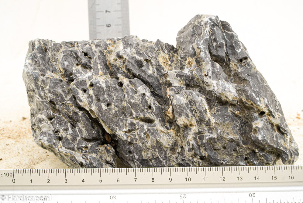 Dark Seiryu Rock L091 - Hardscape.nl