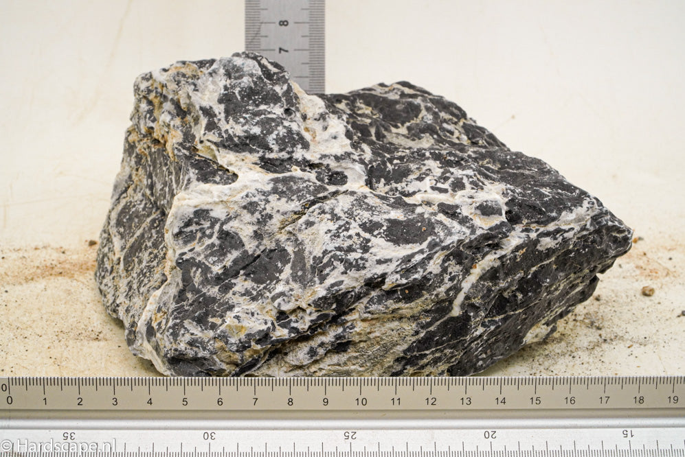 Dark Seiryu Rock L095 - Hardscape.nl