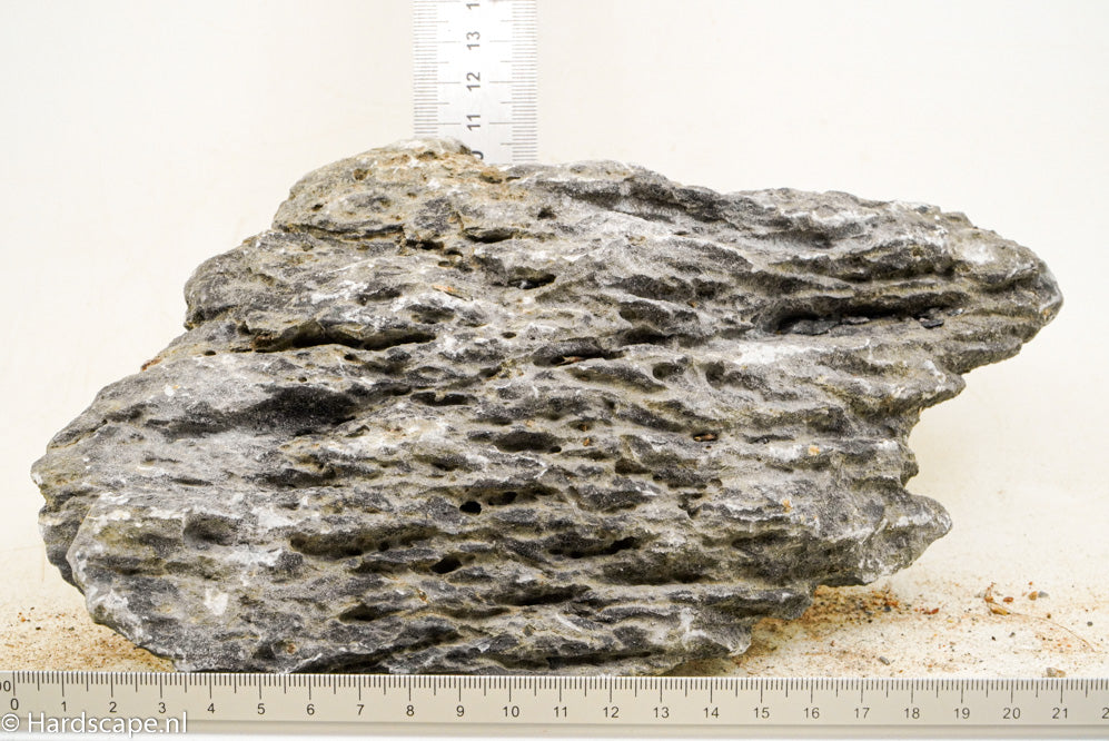 Dark Seiryu Rock L098 - Hardscape.nl