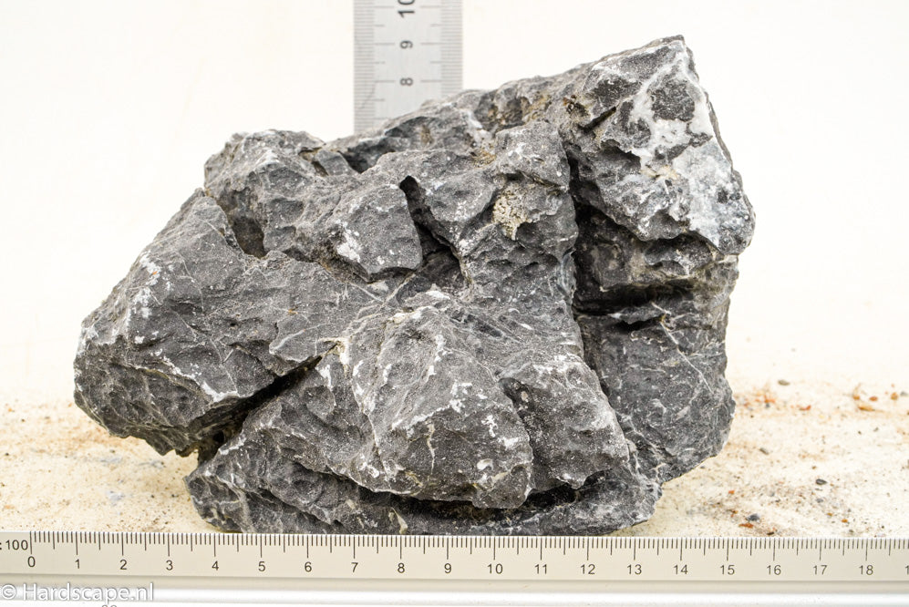 Dark Seiryu Rock L099 - Hardscape.nl