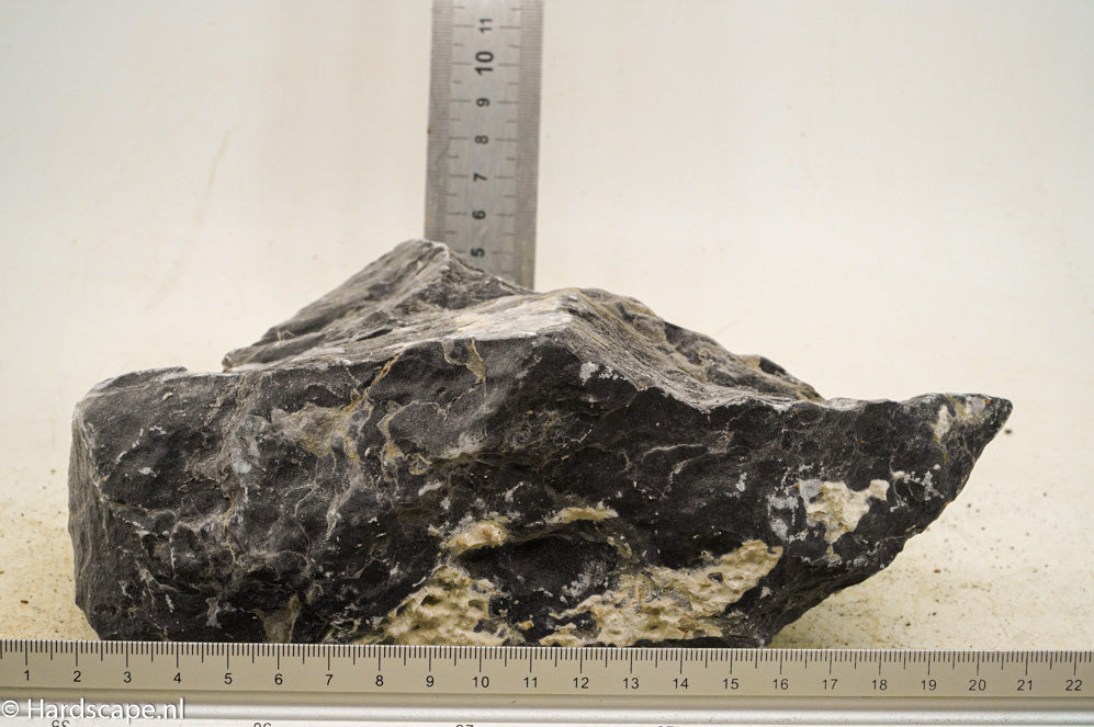 Dark Seiryu Rock L114 - Hardscape.nl