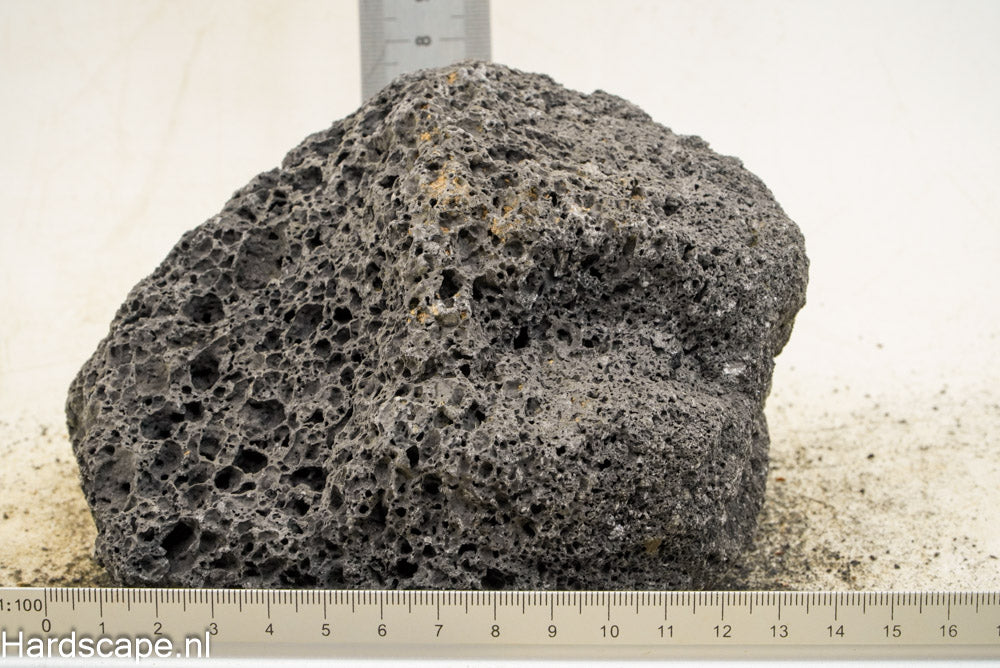 Black Lava Rock M131 - Hardscape.nl