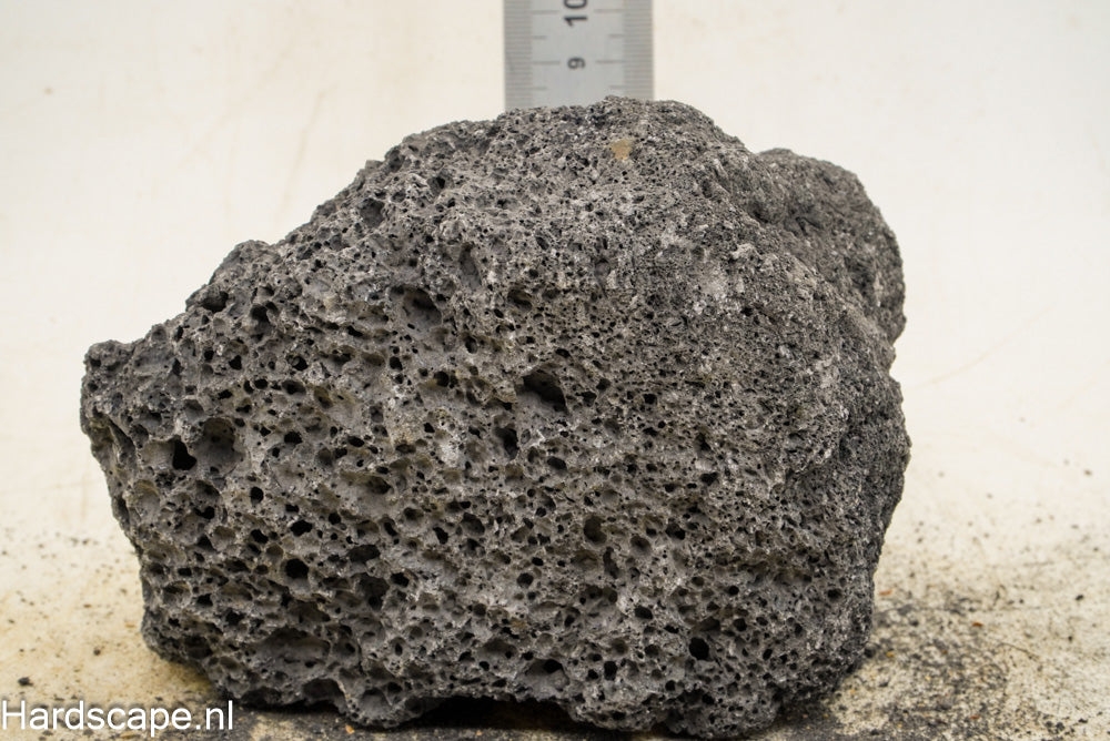 Black Lava Rock M131 - Hardscape.nl
