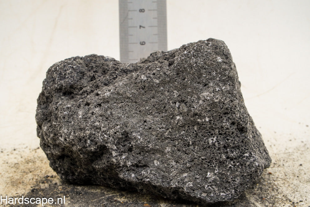 Black Lava Rock M132 - Hardscape.nl