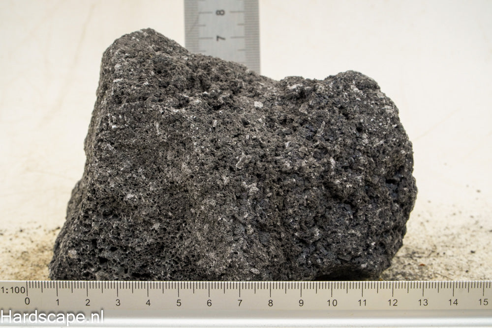 Black Lava Rock M132 - Hardscape.nl