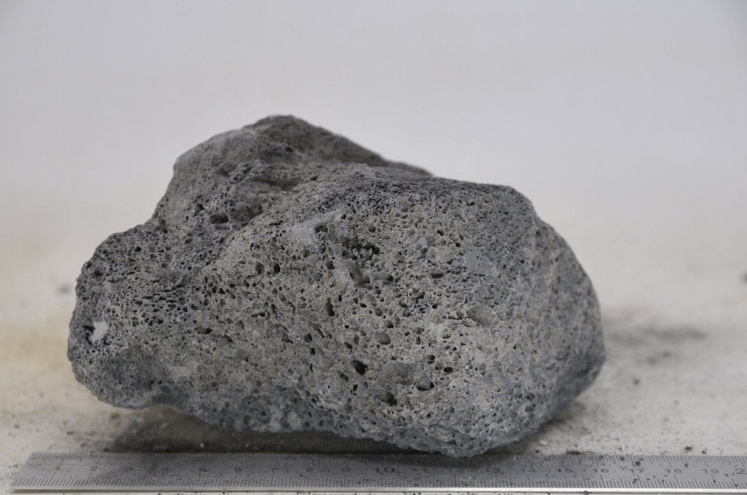 Black Lava Rock M78 - Hardscape.nl