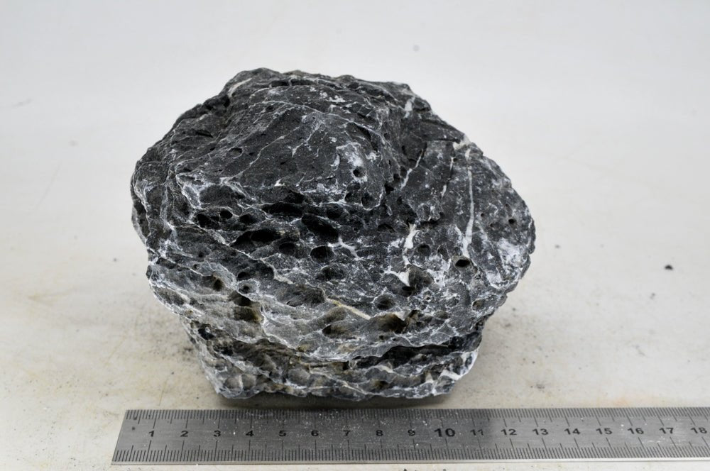 Dark Seiryu Rock M009 - Hardscape.nl