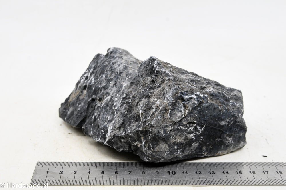 Dark Seiryu Rock M042 - Hardscape.nl