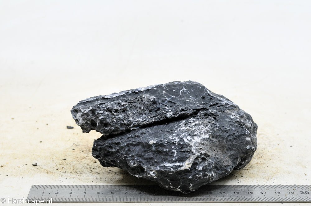 Dark Seiryu Rock M063 - Hardscape.nl