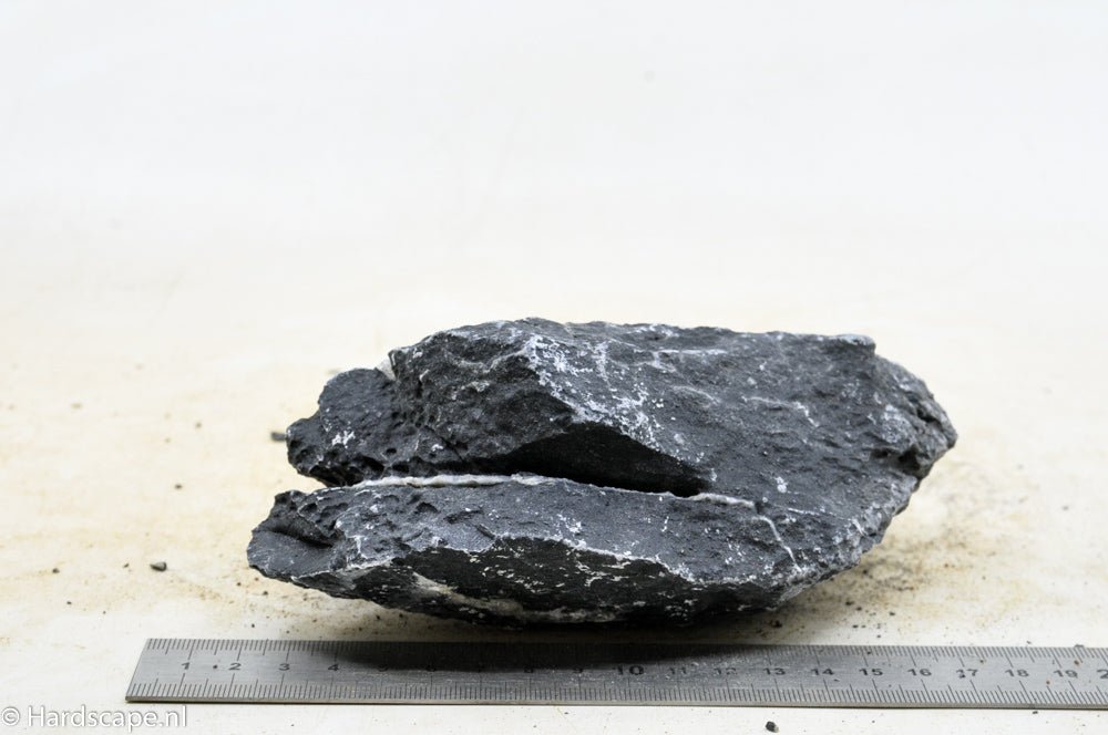 Dark Seiryu Rock M063 - Hardscape.nl