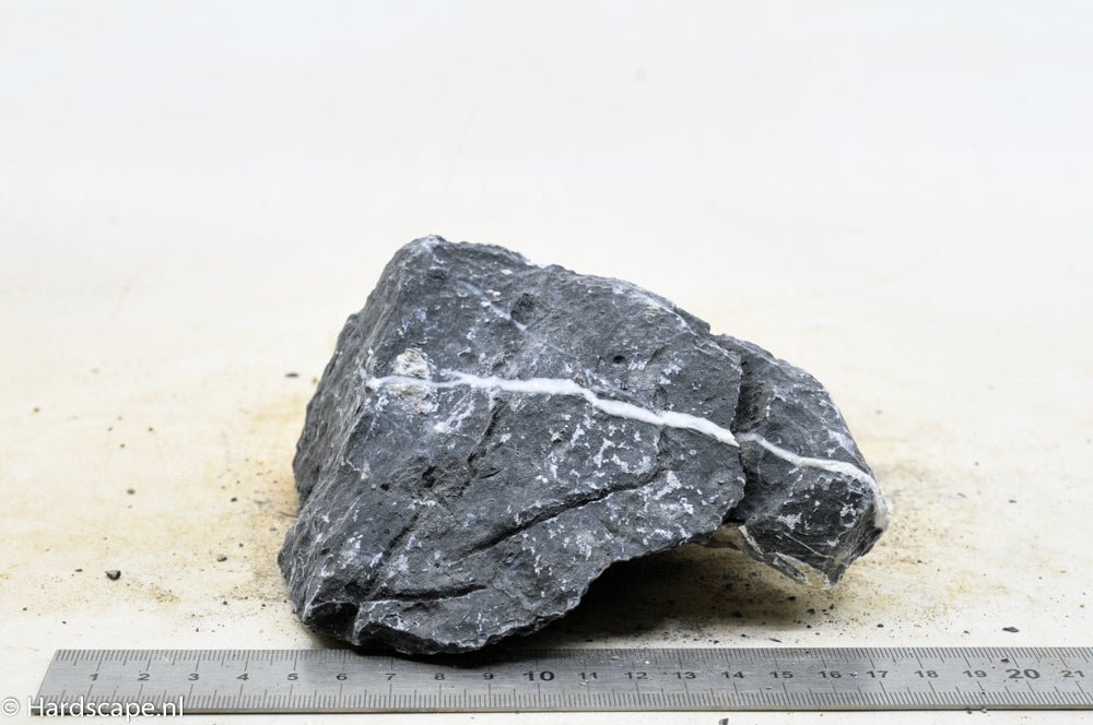 Dark Seiryu Rock M066 - Hardscape.nl