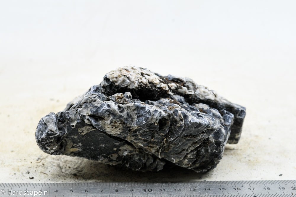 Dark Seiryu Rock M079 - Hardscape.nl