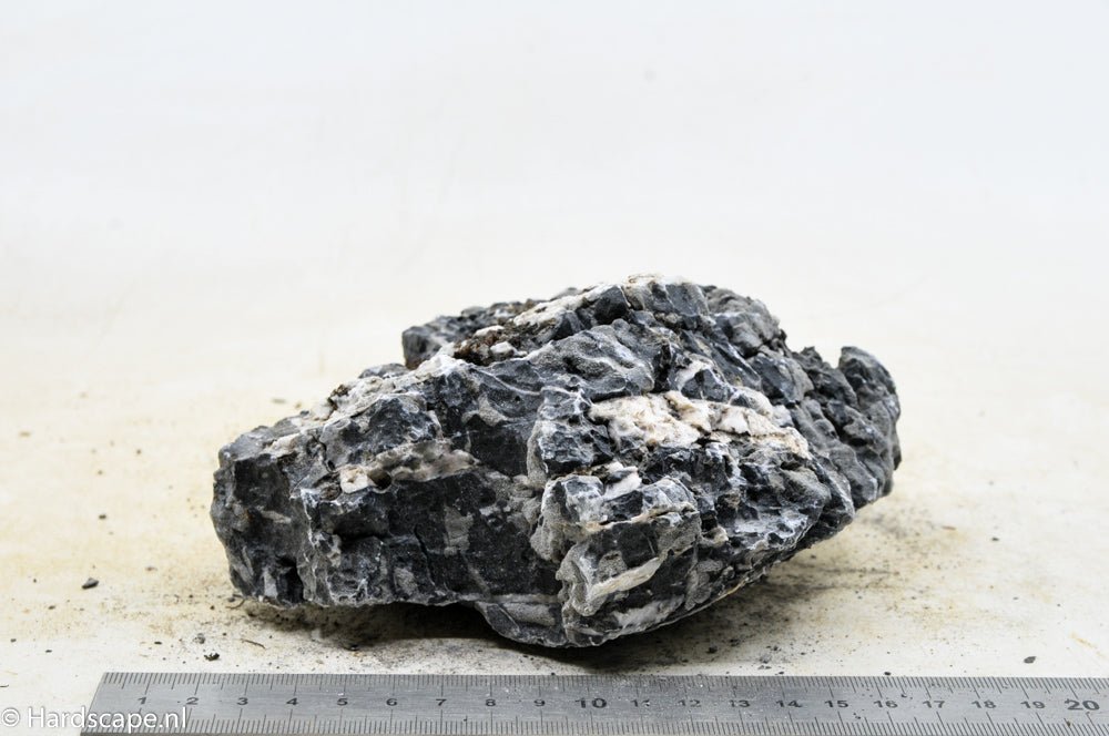 Dark Seiryu Rock M079 - Hardscape.nl