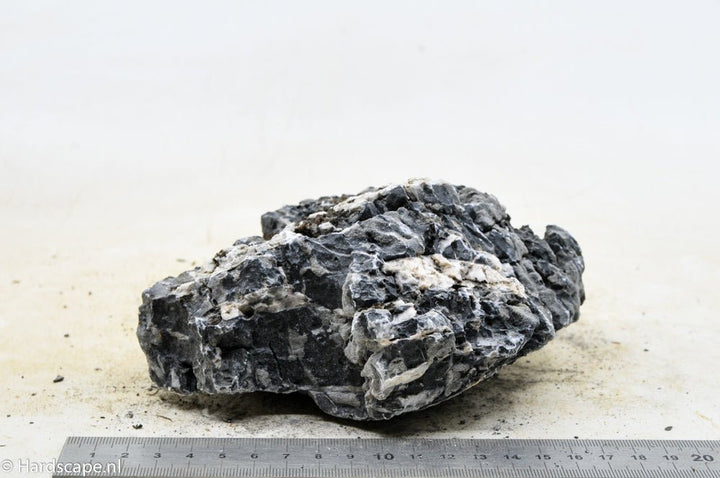 Dark Seiryu Rock M079 - Hardscape.nl