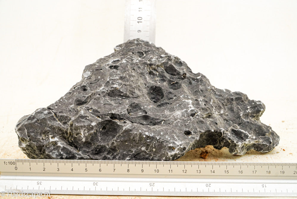 Dark Seiryu Rock M080 - Hardscape.nl
