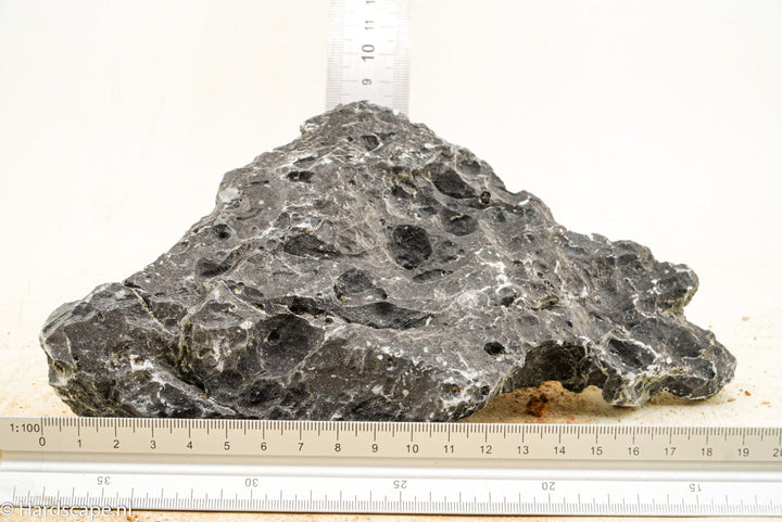 Dark Seiryu Rock M080 - Hardscape.nl