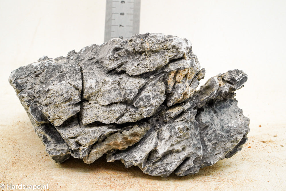 Dark Seiryu Rock M082 - Hardscape.nl