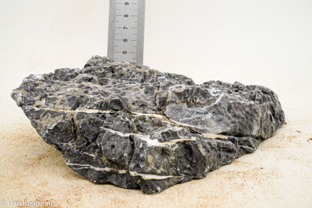 Dark Seiryu Rock M088 - Hardscape.nl