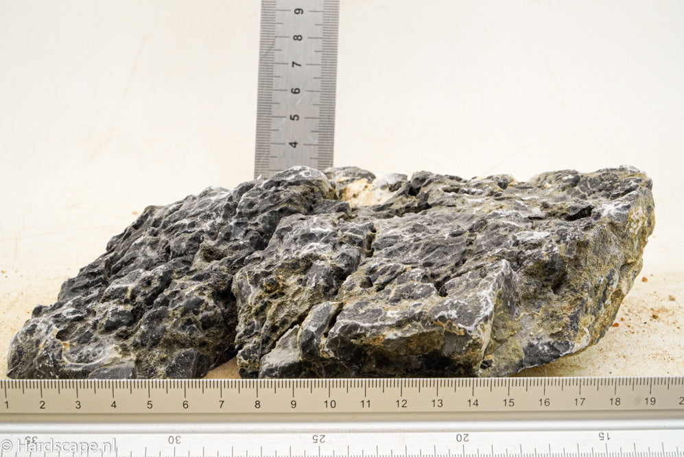 Dark Seiryu Rock M088 - Hardscape.nl
