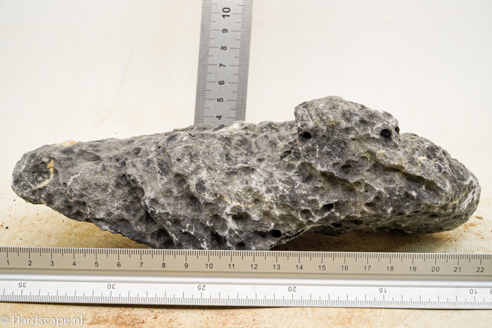 Dark Seiryu Rock M090 - Hardscape.nl