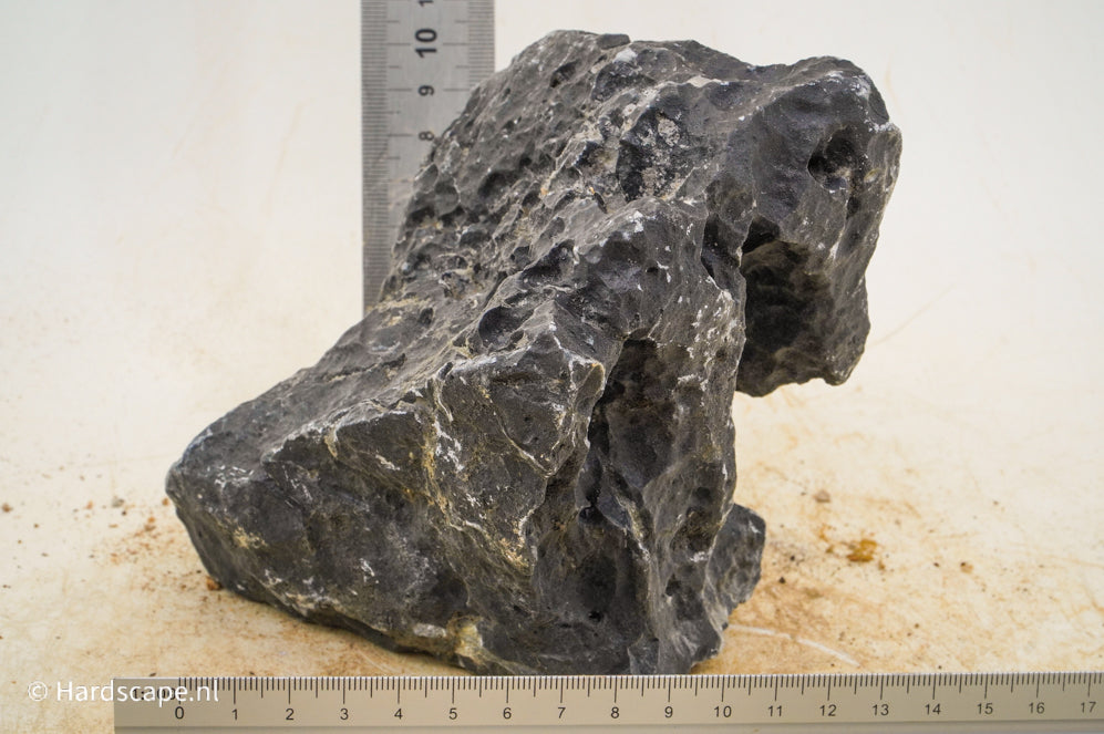 Dark Seiryu Rock M093 - Hardscape.nl