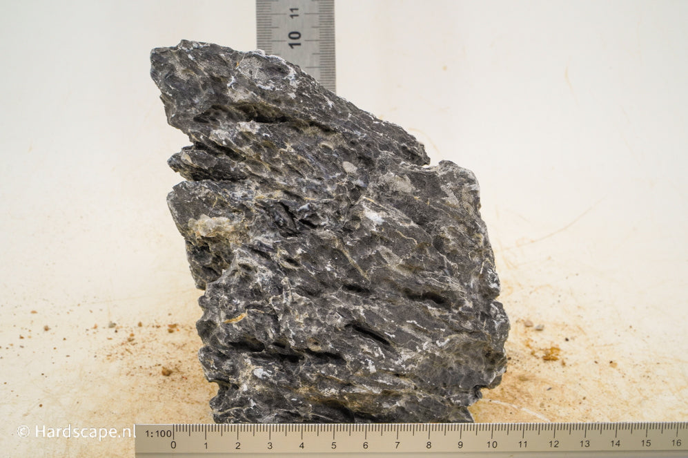 Dark Seiryu Rock M094 - Hardscape.nl