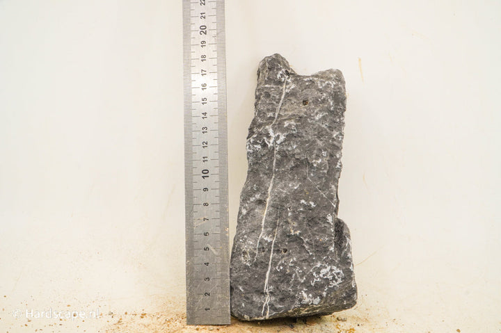Dark Seiryu Rock M095 - Hardscape.nl