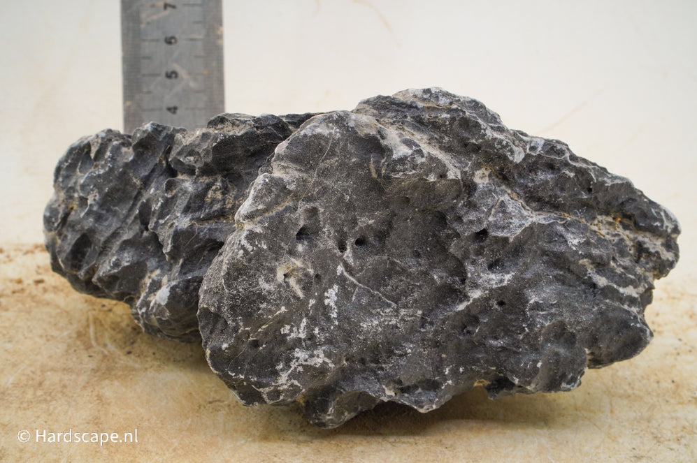 Dark Seiryu Rock M115 - Hardscape.nl