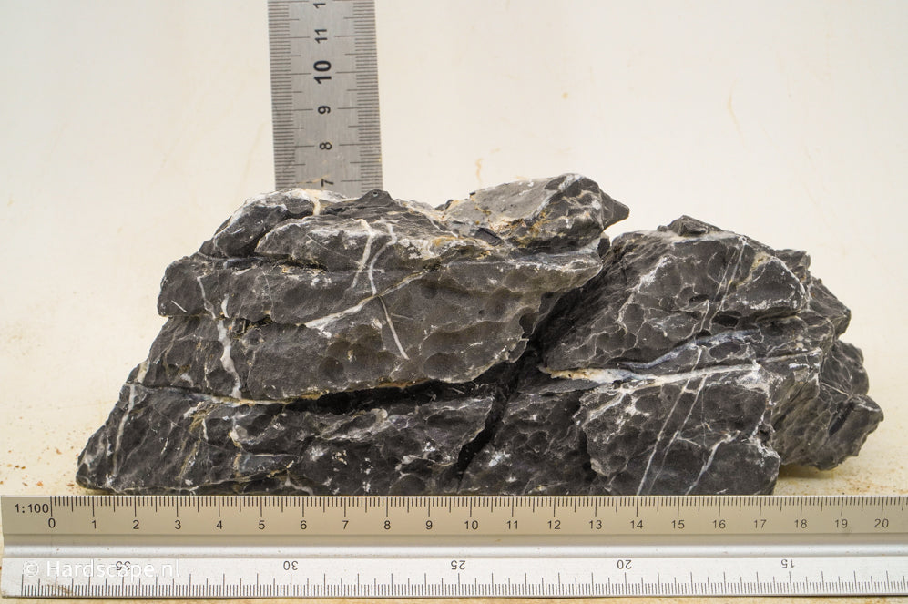 Dark Seiryu Rock M117 - Hardscape.nl