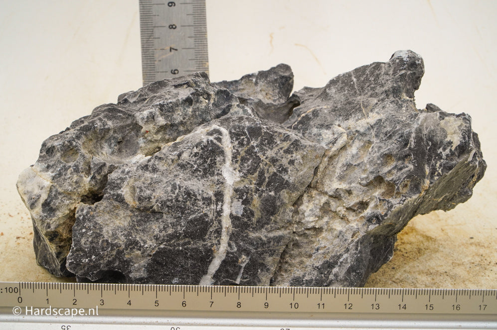 Dark Seiryu Rock M119 - Hardscape.nl