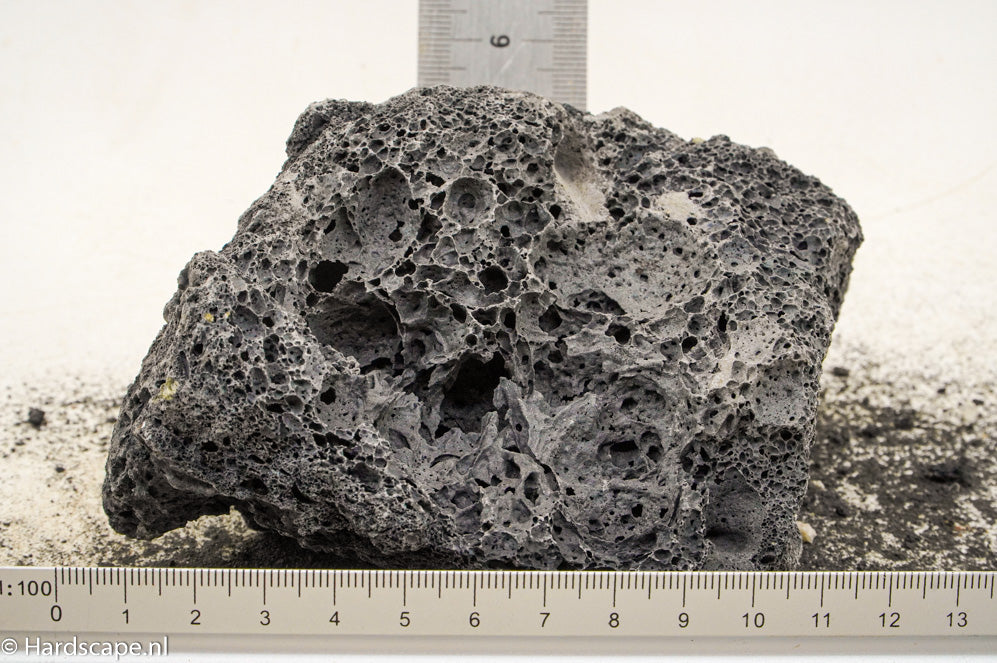 Black Lava Rock S274 - Hardscape.nl