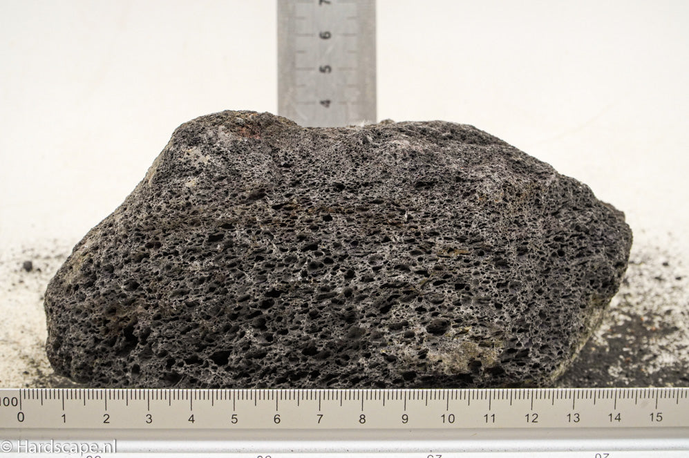 Black Lava Rock S284 - Hardscape.nl