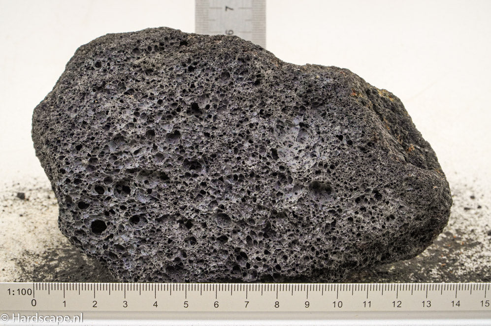 Black Lava Rock S285 - Hardscape.nl