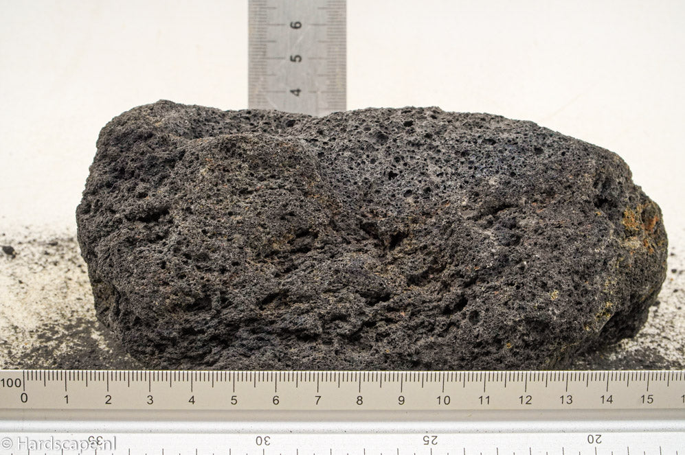 Black Lava Rock S285 - Hardscape.nl