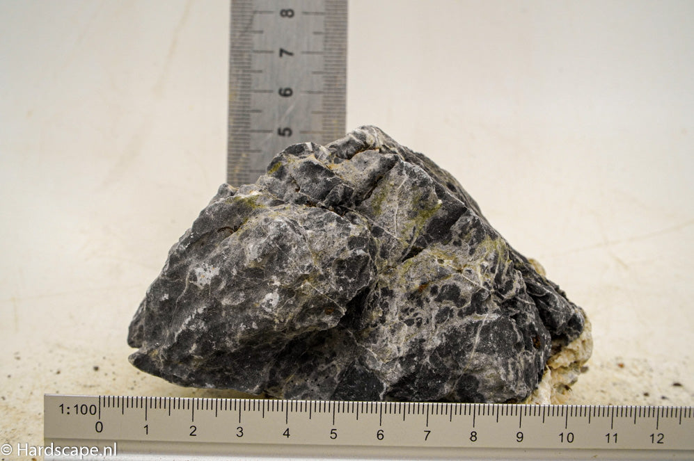 Dark Seiryu Rock S135 - Hardscape.nl