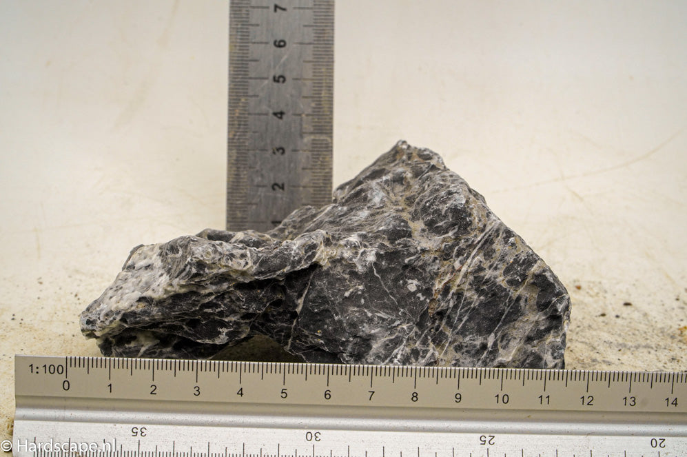 Dark Seiryu Rock S136 - Hardscape.nl
