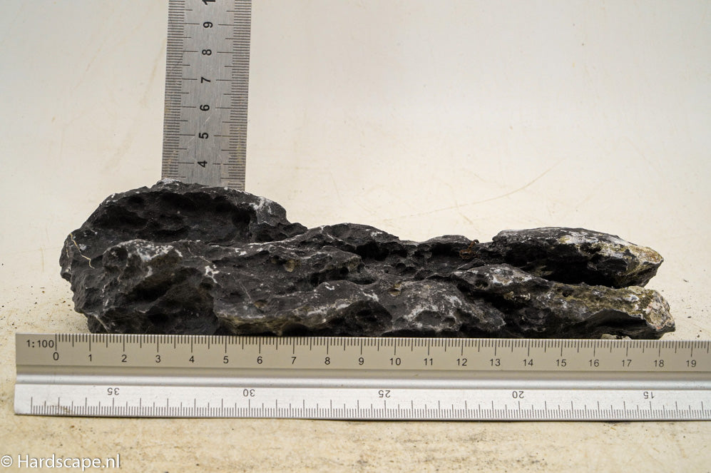 Dark Seiryu Rock S144 - Hardscape.nl