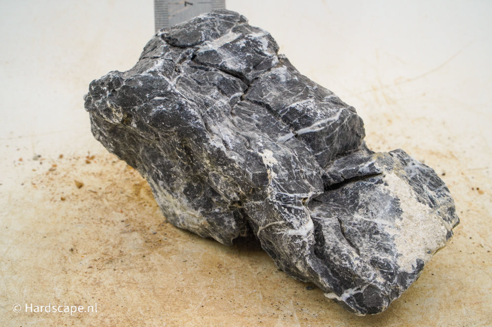 Dark Seiryu Rock S166 - Hardscape.nl