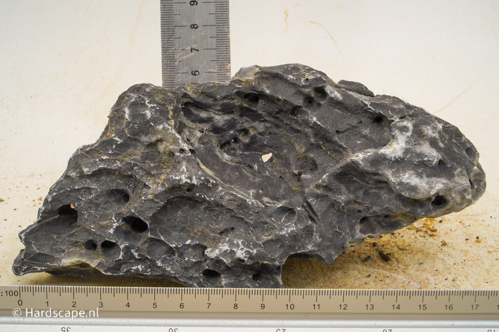 Dark Seiryu Rock S168 - Hardscape.nl