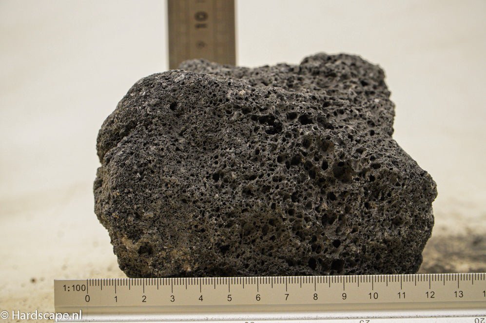Black Lava Rock M105 - Hardscape.nlMedium