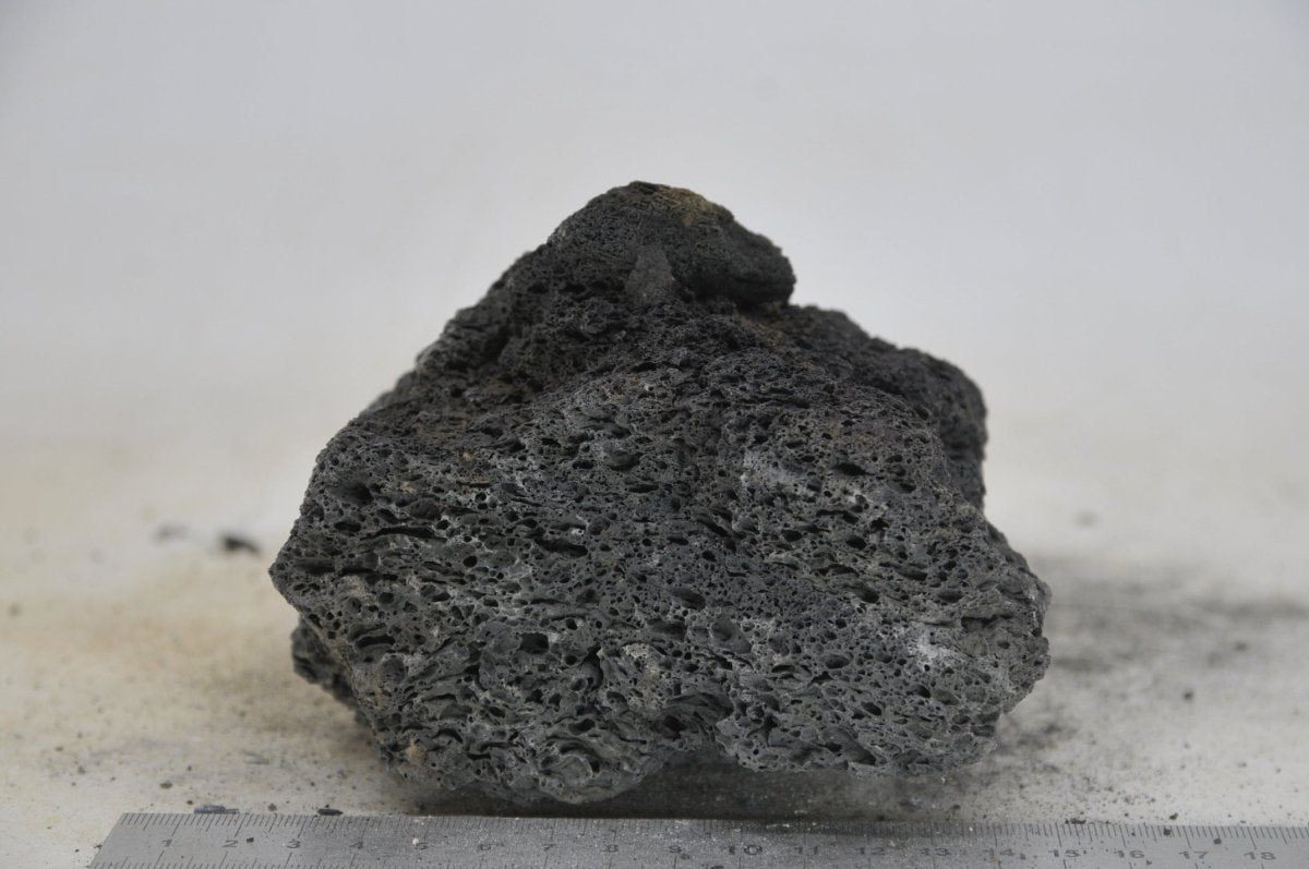 Black Lava Rock M75 - Hardscape.nlMedium