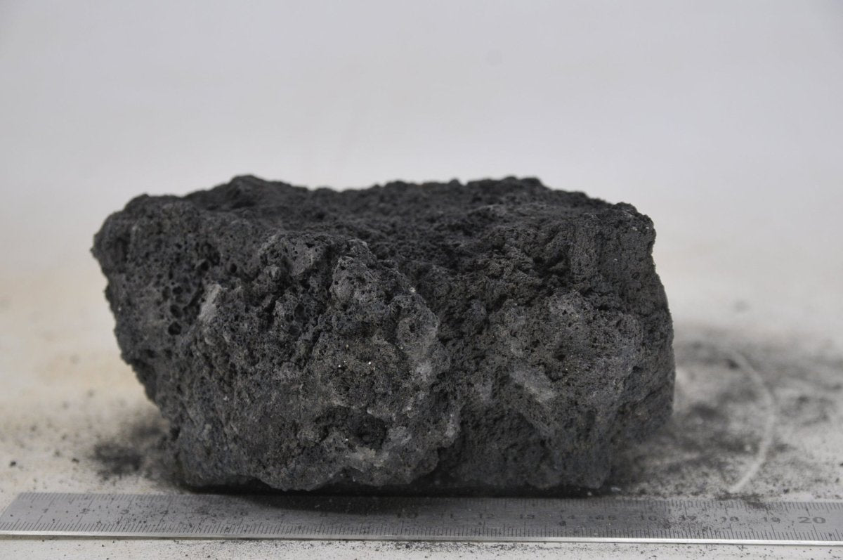 Black Lava Rock M83 - Hardscape.nlMedium