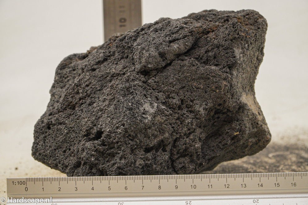 Black Lava Rock M90 - Hardscape.nlMedium