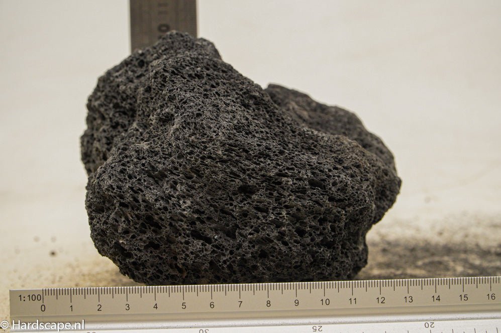 Black Lava Rock M93 - Hardscape.nlMedium