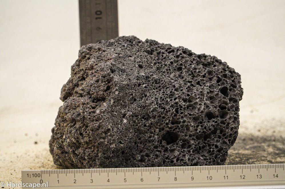 Black Lava Rock M95 - Hardscape.nlMedium
