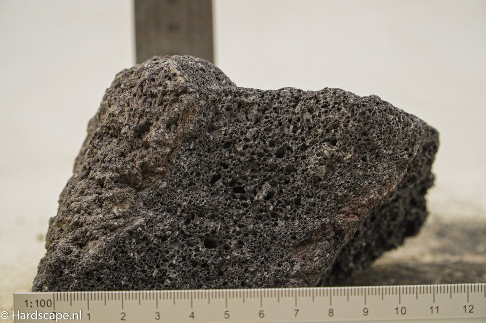 Black Lava Rock M95 - Hardscape.nlMedium